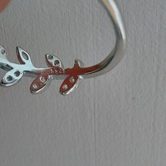 925 Sterling Silver CZ Leaves Ring - Picture 4 of 10